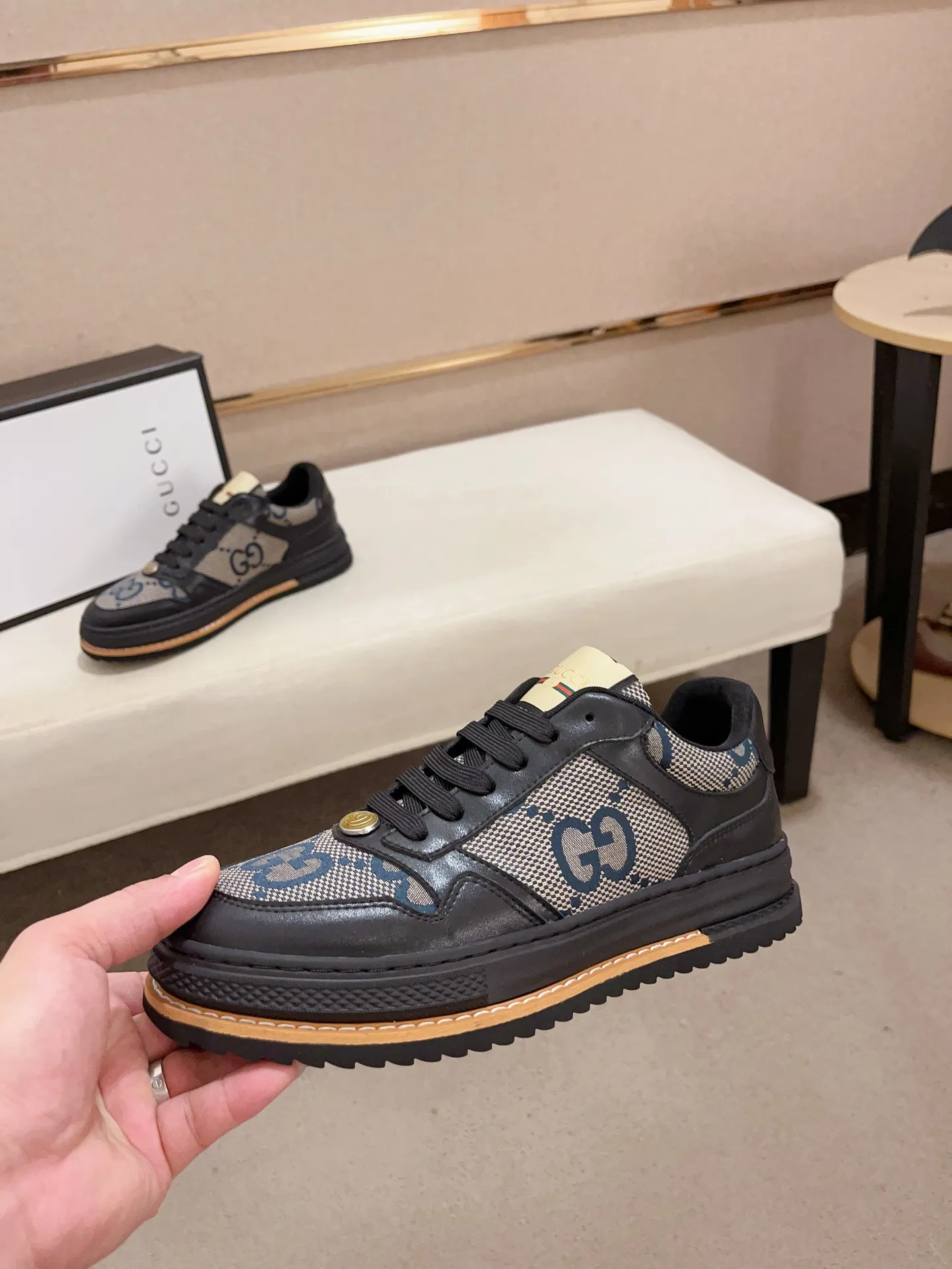 Men's shoes💰 420💰【gucci】Gucci men's latest series of casual shoes! The official website is built 1:1. The upper is made of imported high-quality cowhide, and the lining is made of high-quality sheepskin, which is soft and comfortable. Picky selection of materials and exquisite workmanship give you the best enjoyment. Number of yards: 38-44 yards. (Can be customized for 45 non-refundable)